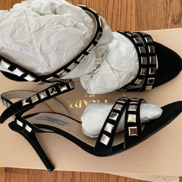 PRADA BLACK PATENT STUDDING SANDAL SIZE 38 NEW - Picture 2 of 9